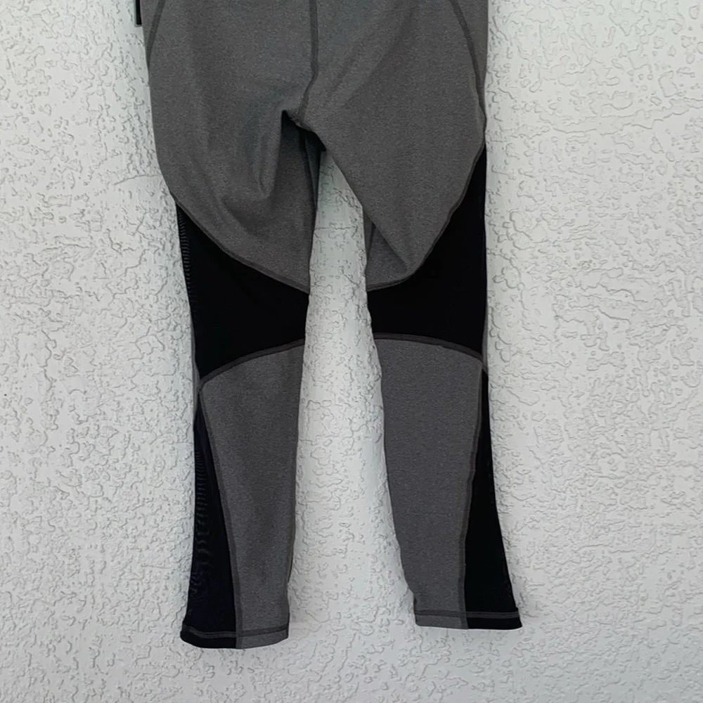UNDER ARMOR COMPRESSION MASH ANKLE CROP LEGGINS size L